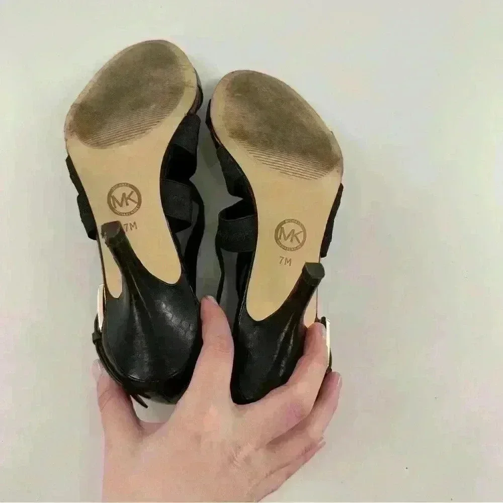 Michael Michael Kors heels size 7 black leather snakeskin embossed cross cross